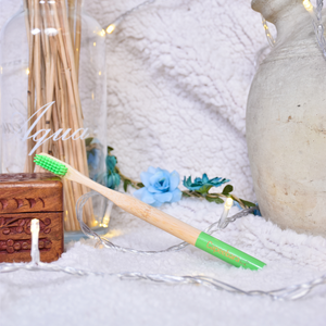Escova de dentes de bambu-ecológica e prática